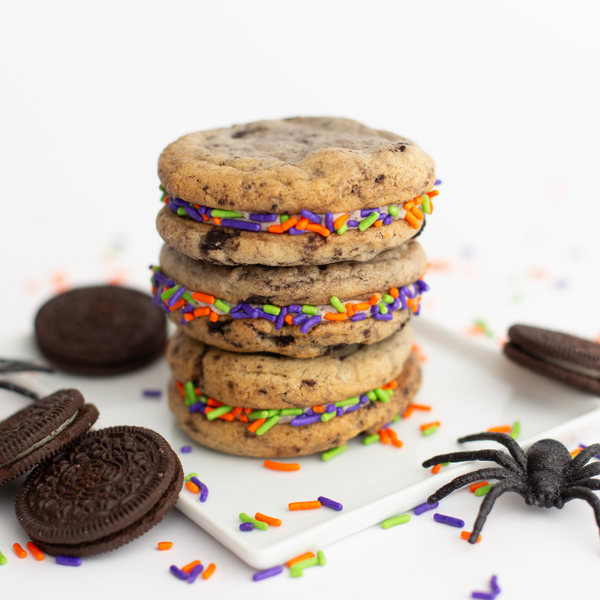 HALLOWEEN COOKIES 'N CREAM SAMMIES